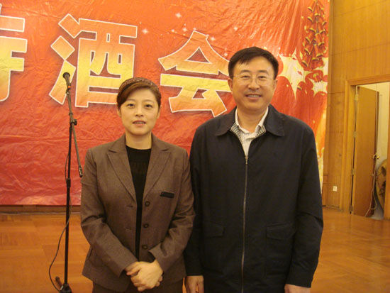 陈海波市长（右）与省家协白红秘书长合影