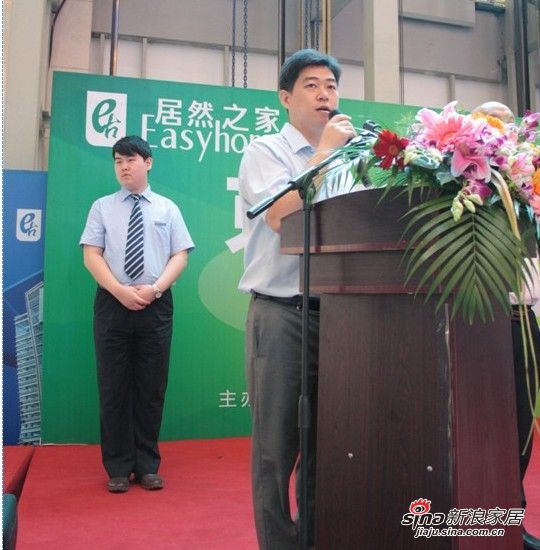 2012年6月23日14时，由居然之家与北京家具品牌联盟，联合举办的京派家具大型总裁签售活动在居然之家皇姑店隆重举行。