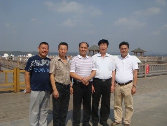 (左起：马东福、刘英、关润开、张桂生、陈辉庭)三位英雄豪杰，个个实力超群